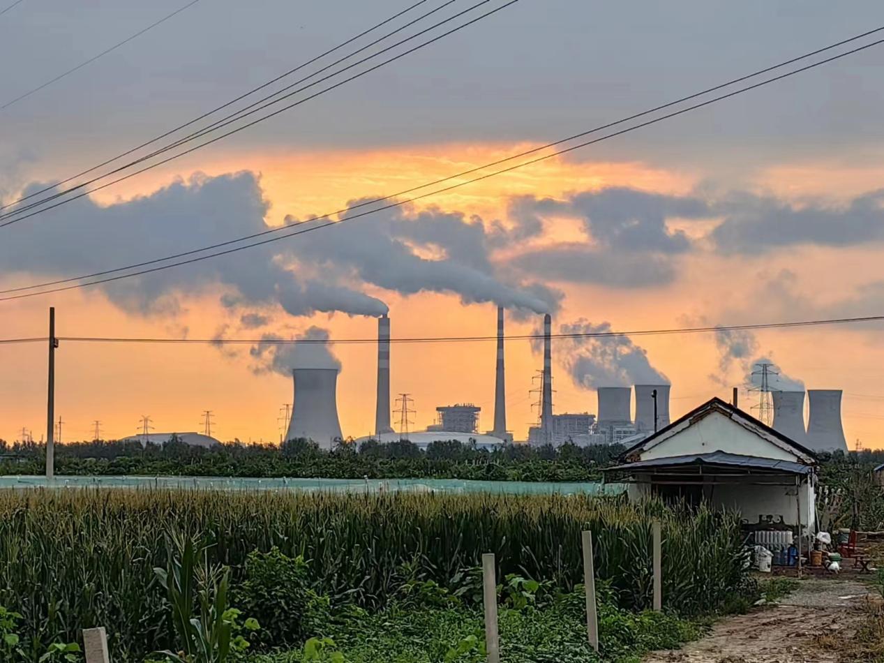 坐落于六户镇旁的胜利发电厂,为广大东营区居民提供了稳定的电力(梁禹